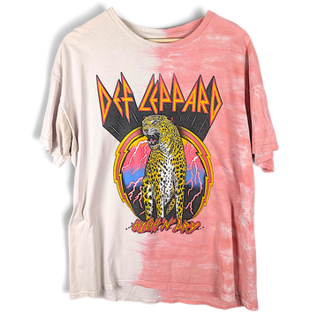 JAKE & IPI Def Leppard Hysteria puuvillainen t-paita vaaleanpunaisella ja valkoisella solmuvärjäyksellä.