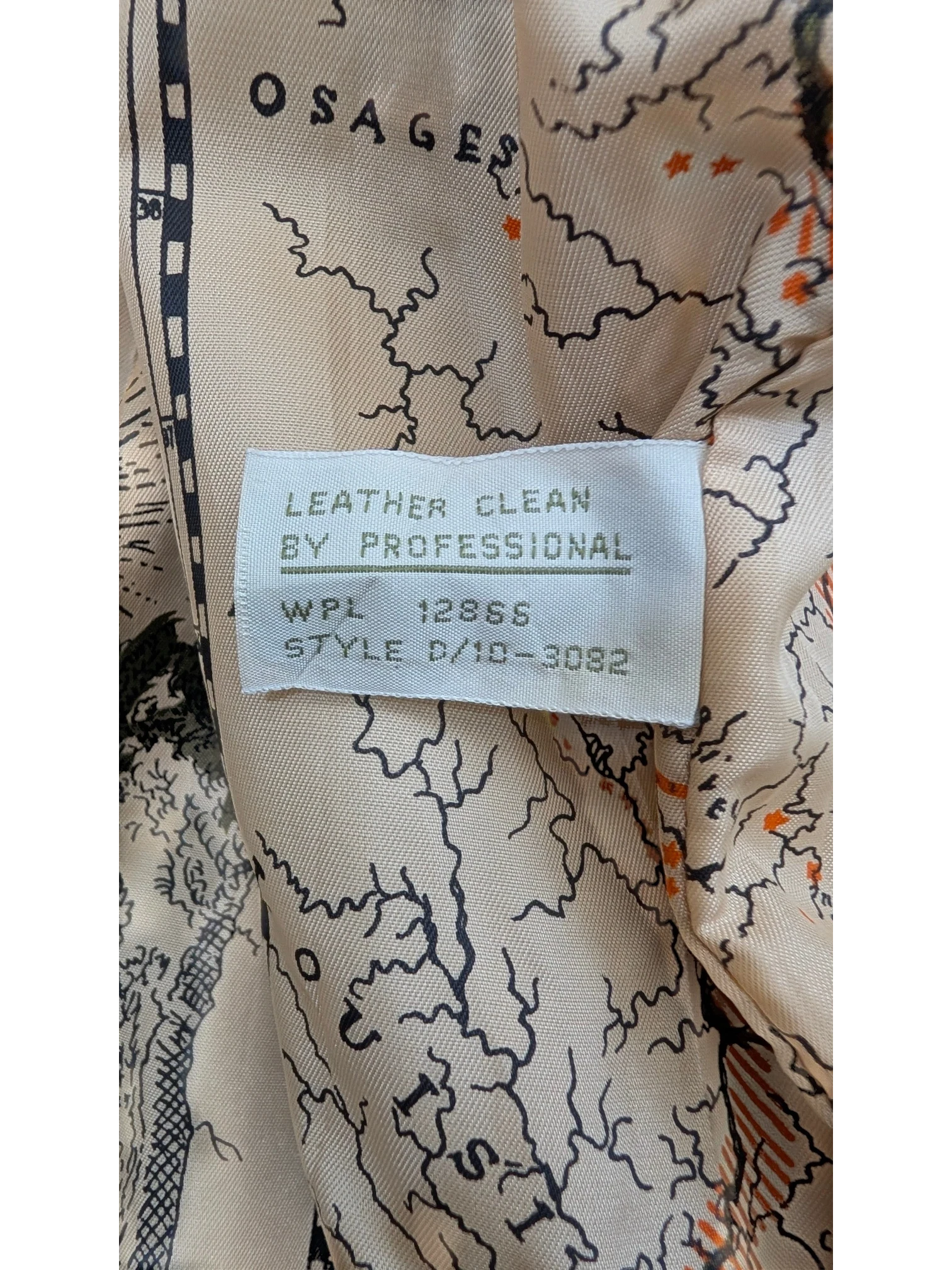 JAKE & IPI American Weekend leather jacket lining with map print. Professional leather clean tag.