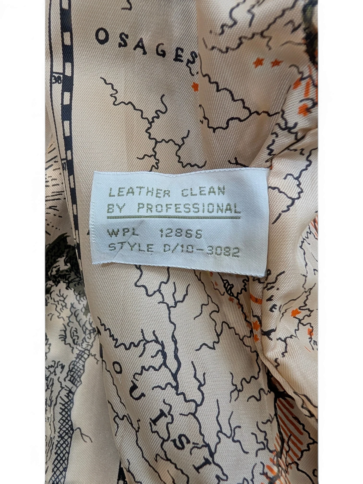 JAKE & IPI American Weekend leather jacket lining with map print. Professional leather clean tag.