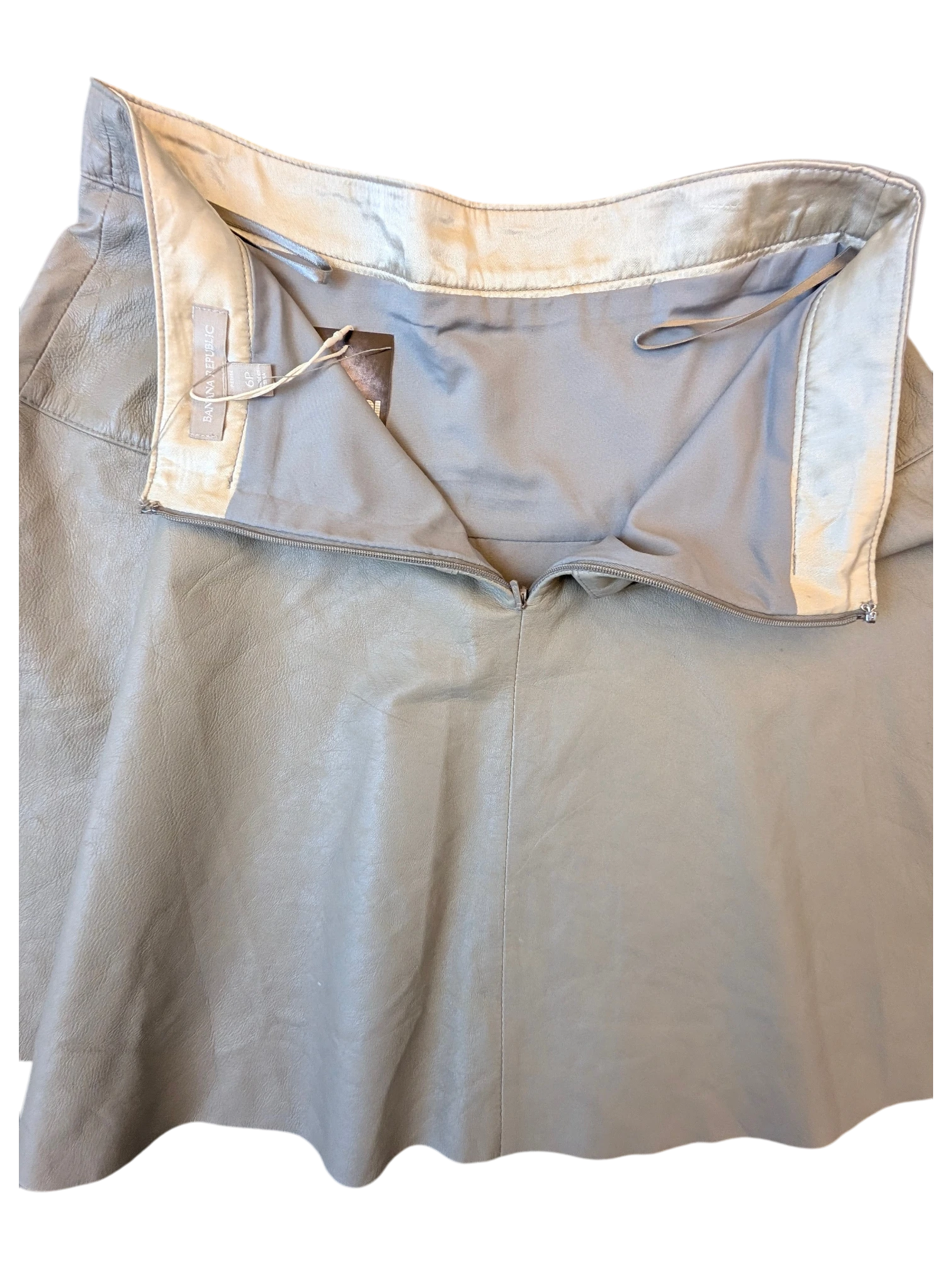 JAKE & IPI Banana Republic grey leather A-line skirt with back zipper closure and interior lining.