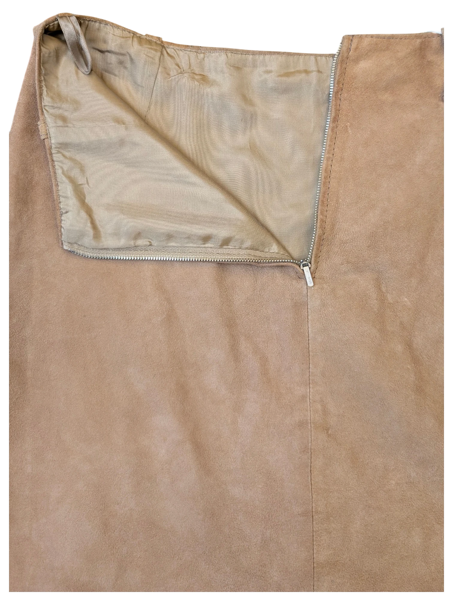 JAKE & IPI beige suede leather skirt featuring a side zipper closure and smooth interior lining.