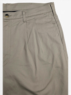 JAKE & IPI vintage beige pleated trousers in stretch cotton with a relaxed straight leg fit.