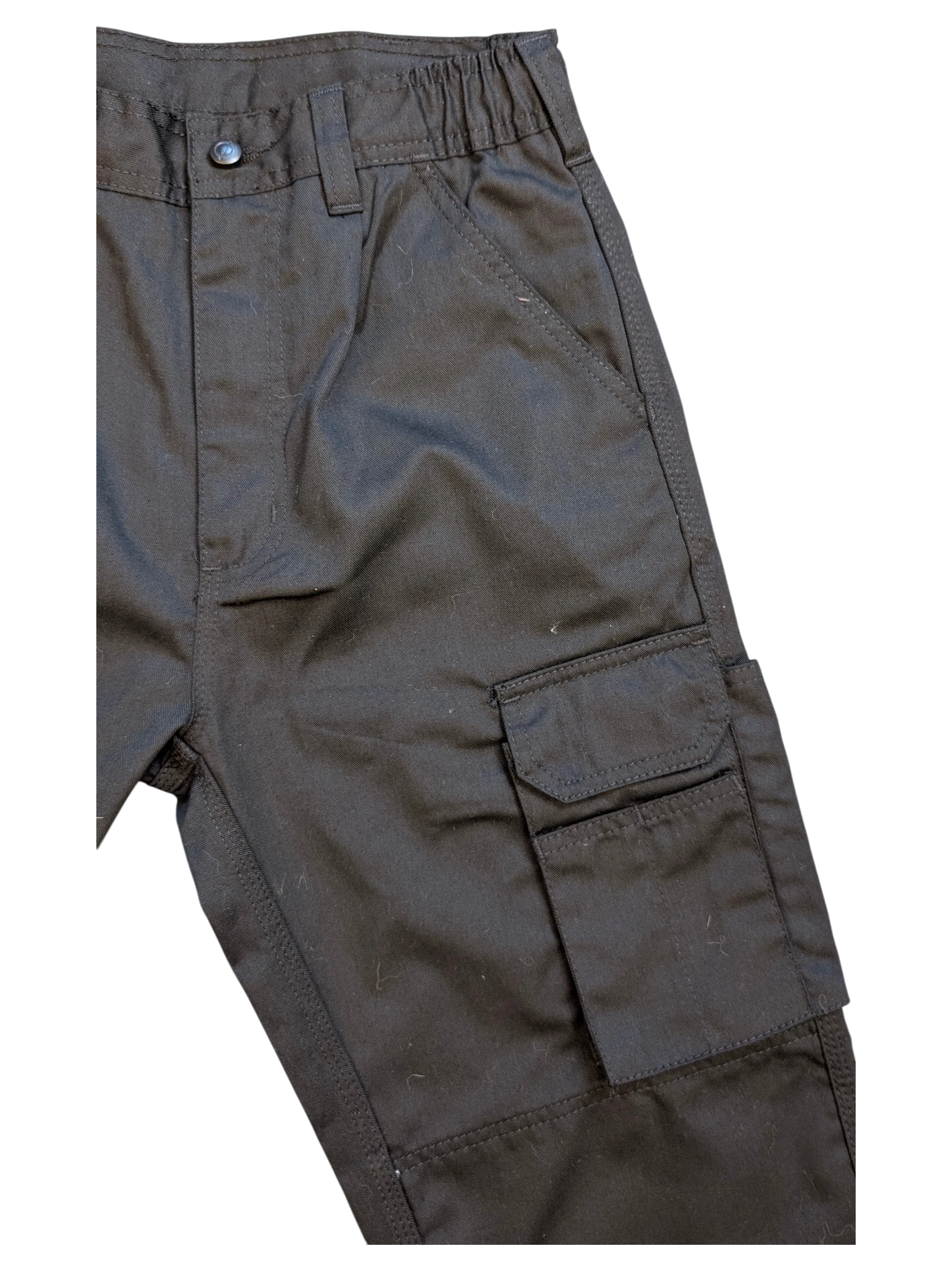 JAKE & IPI black cargo pants with elastic waistband and multiple pockets. Durable twill fabric.