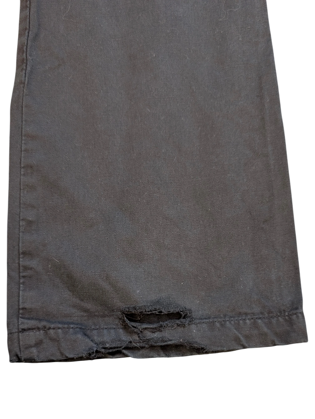 JAKE & IPI black cargo pants with distressed hem detail. Size IT 27.