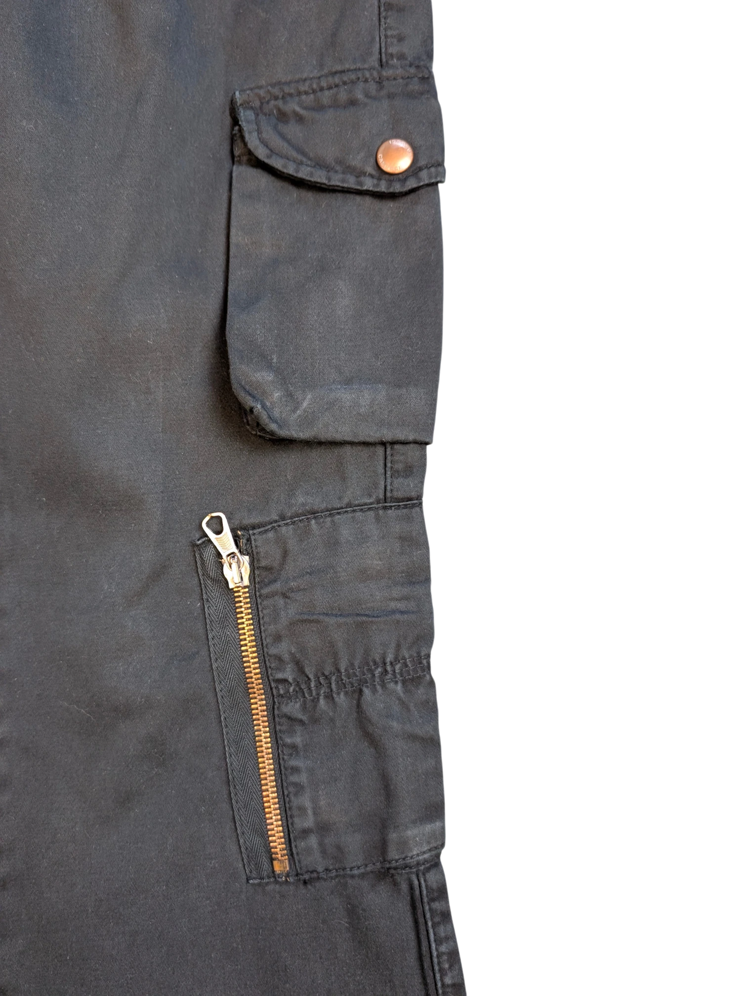 JAKE & IPI black cargo pants with zip pocket and button flap pocket. Cotton blend.