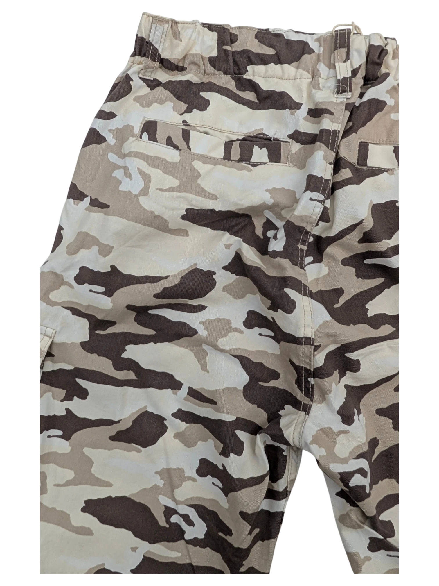 JAKE & IPI camouflage cargo pants in tan, brown, and cream. Features an elastic waistband and multiple pockets.