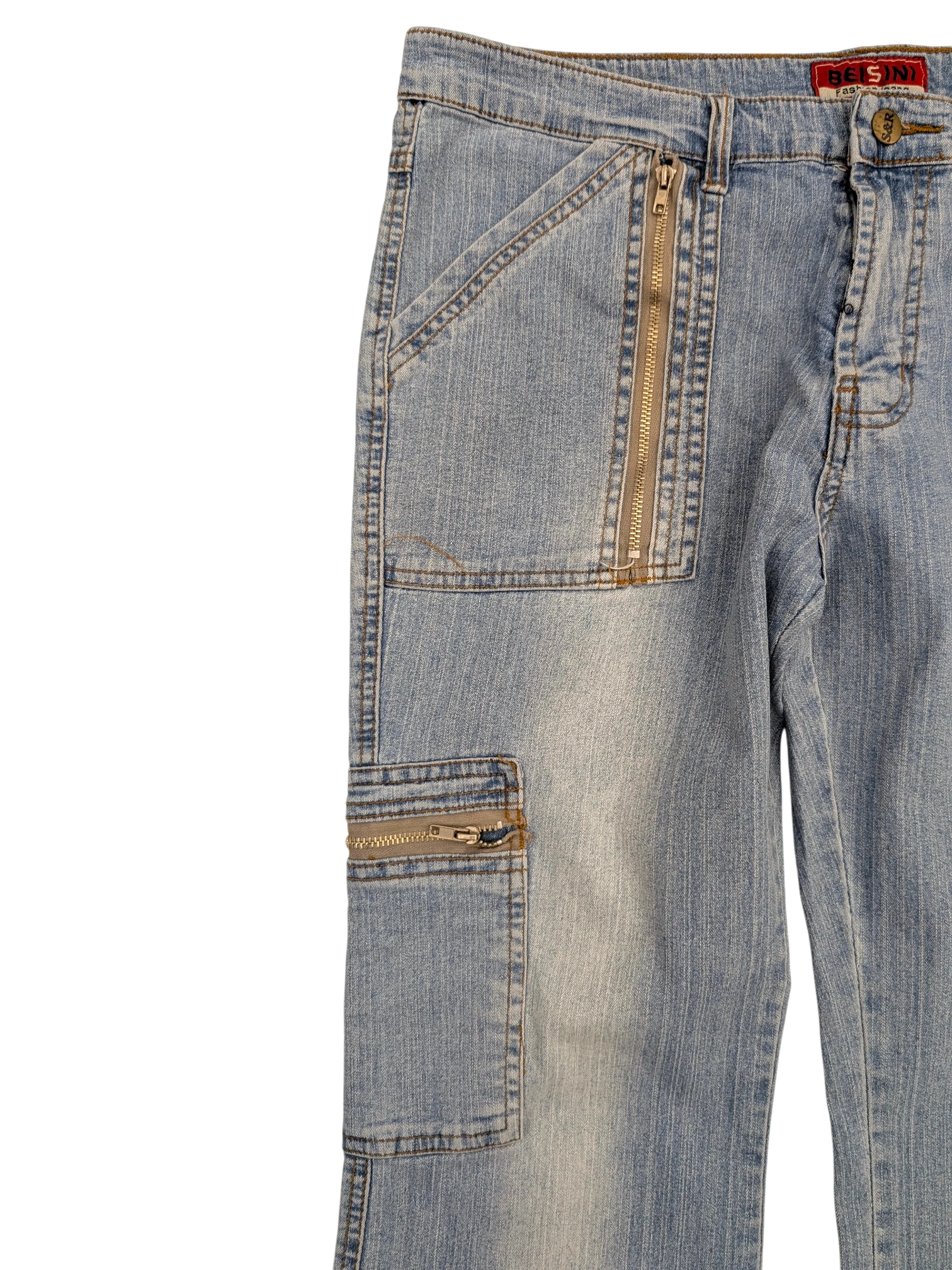 JAKE & IPI light wash denim cargo jeans with zippered pockets and diagonal front pockets.