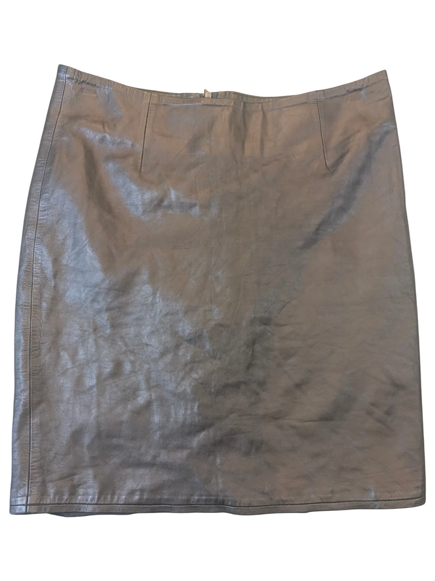 JAKE & IPI black Carolina Herrera leather skirt with a classic knee-length pencil silhouette and back zipper.