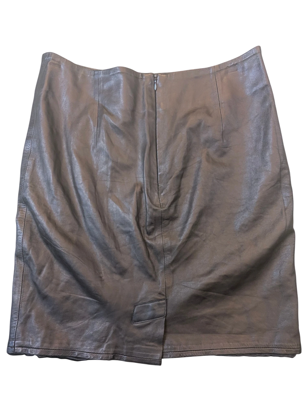 JAKE & IPI Carolina Herrera black leather skirt with a back zipper closure and a small hem vent.