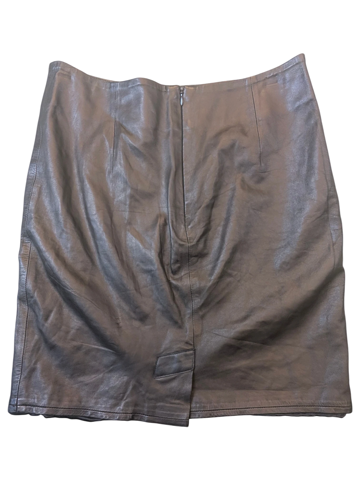 JAKE & IPI Carolina Herrera black leather skirt with a back zipper closure and a small hem vent.