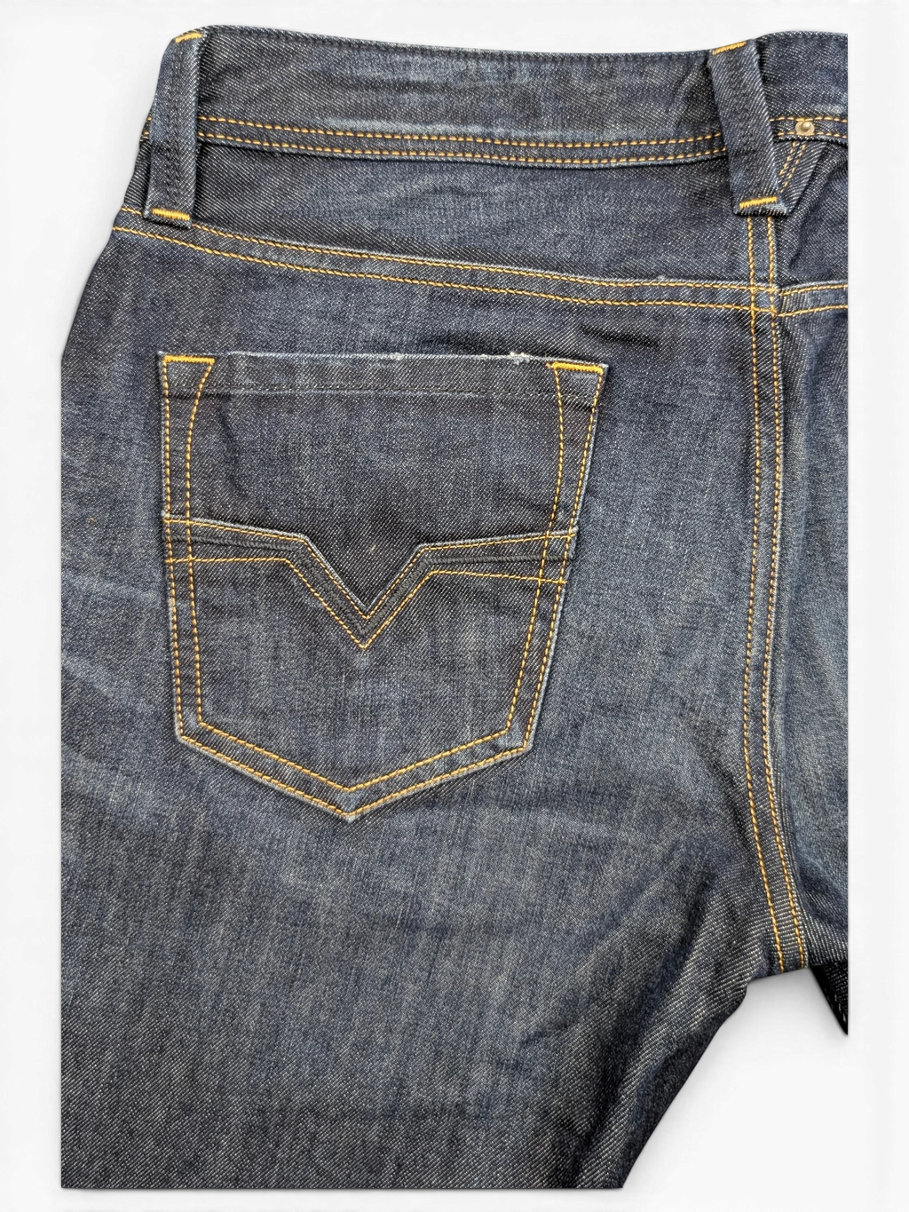 JAKE & IPI dark wash denim jeans with yellow stitching and V-shaped back pocket detail. Size W33 L32.