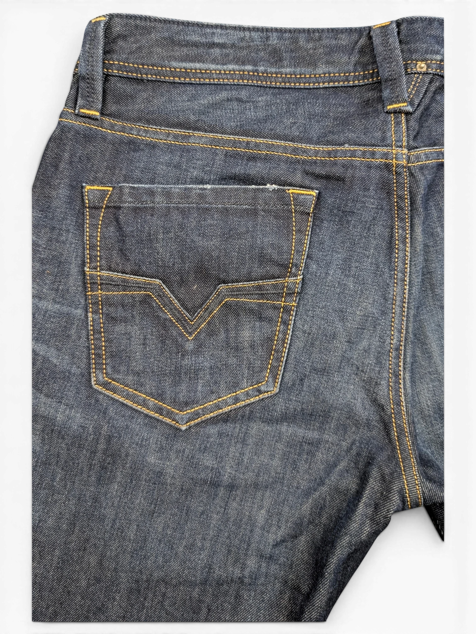 JAKE & IPI dark wash denim jeans with yellow stitching and V-shaped back pocket detail. Size W33 L32.