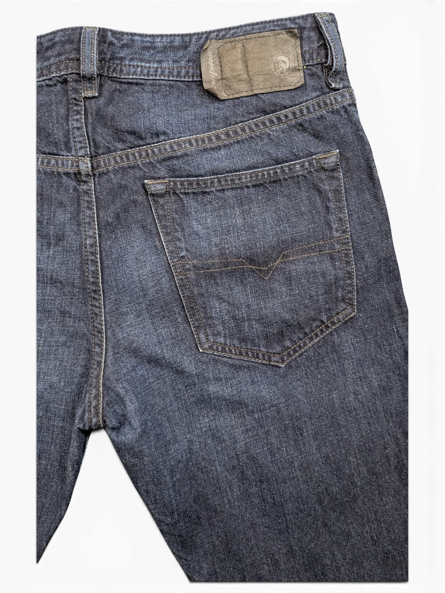 JAKE & IPI dark wash denim jeans, Buster fit, W32 L30, with signature stitching on back pockets.