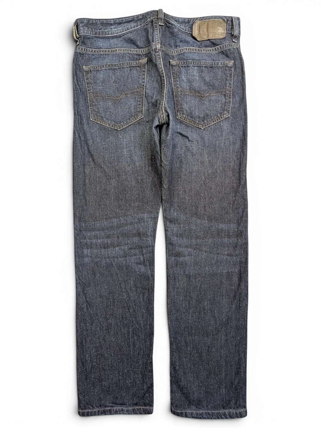 JAKE & IPI dark wash denim jeans, Buster fit, W32 L30, with leather patch detail.