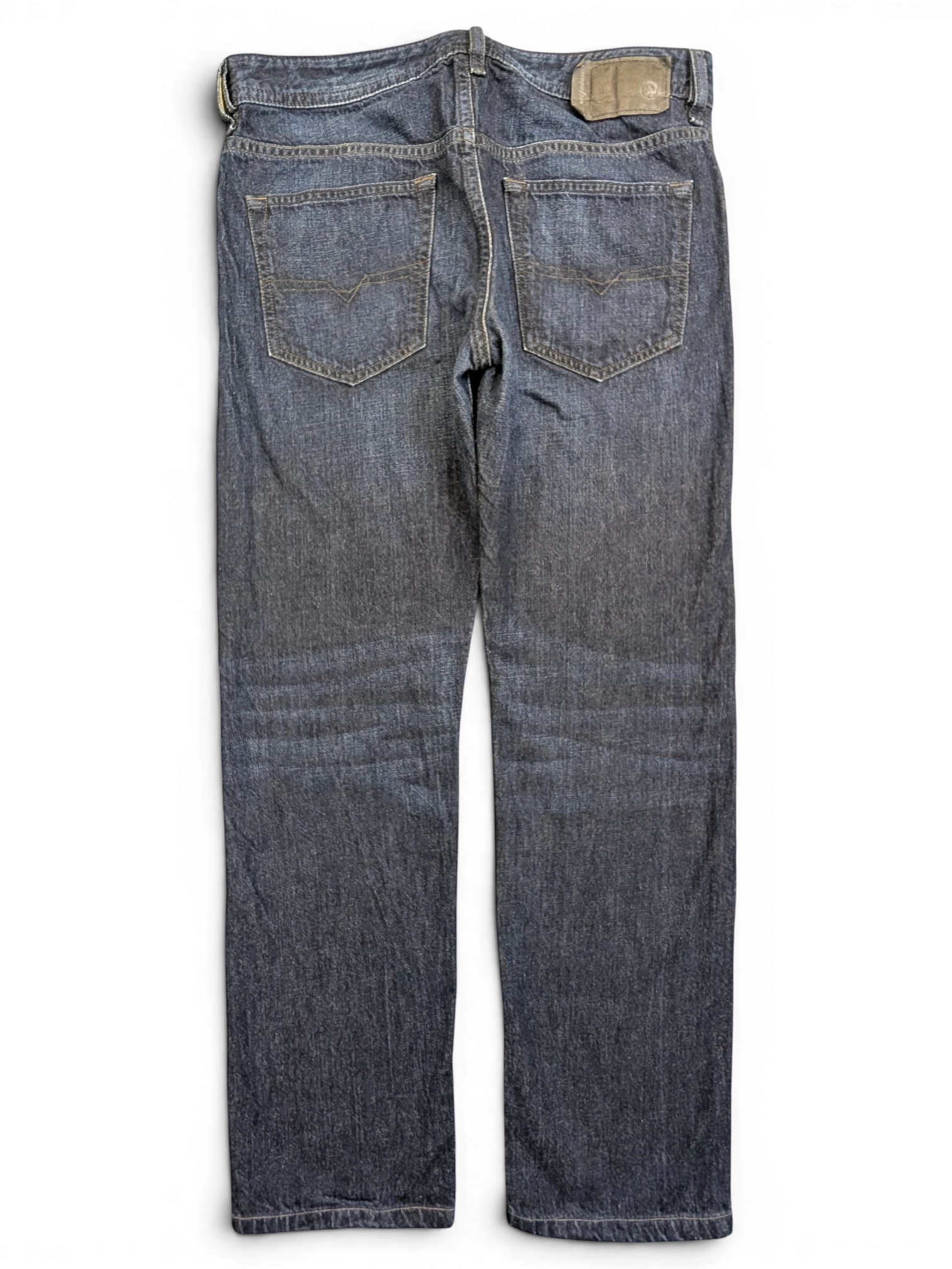 JAKE & IPI dark wash denim jeans, Buster fit, W32 L30, with leather patch detail.