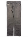 JAKE & IPI Diesel Darron men's grey denim jeans, size W32 L32, with classic five-pocket styling and metal logo detail.