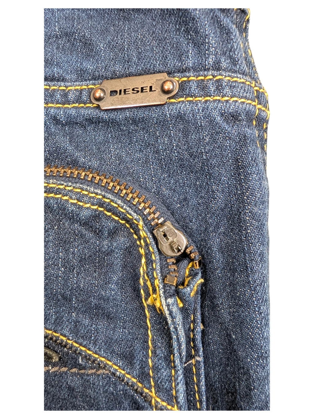 JAKE & IPI Diesel Poiak W31 L34 dark wash denim jeans with yellow stitching and zip fly.