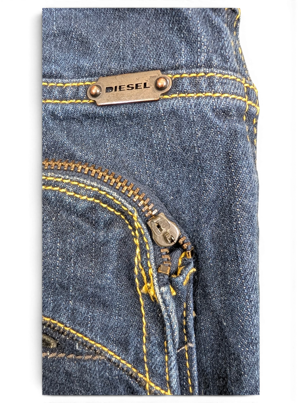 JAKE & IPI Diesel Poiak W31 L34 dark wash denim jeans with yellow stitching and zip fly.