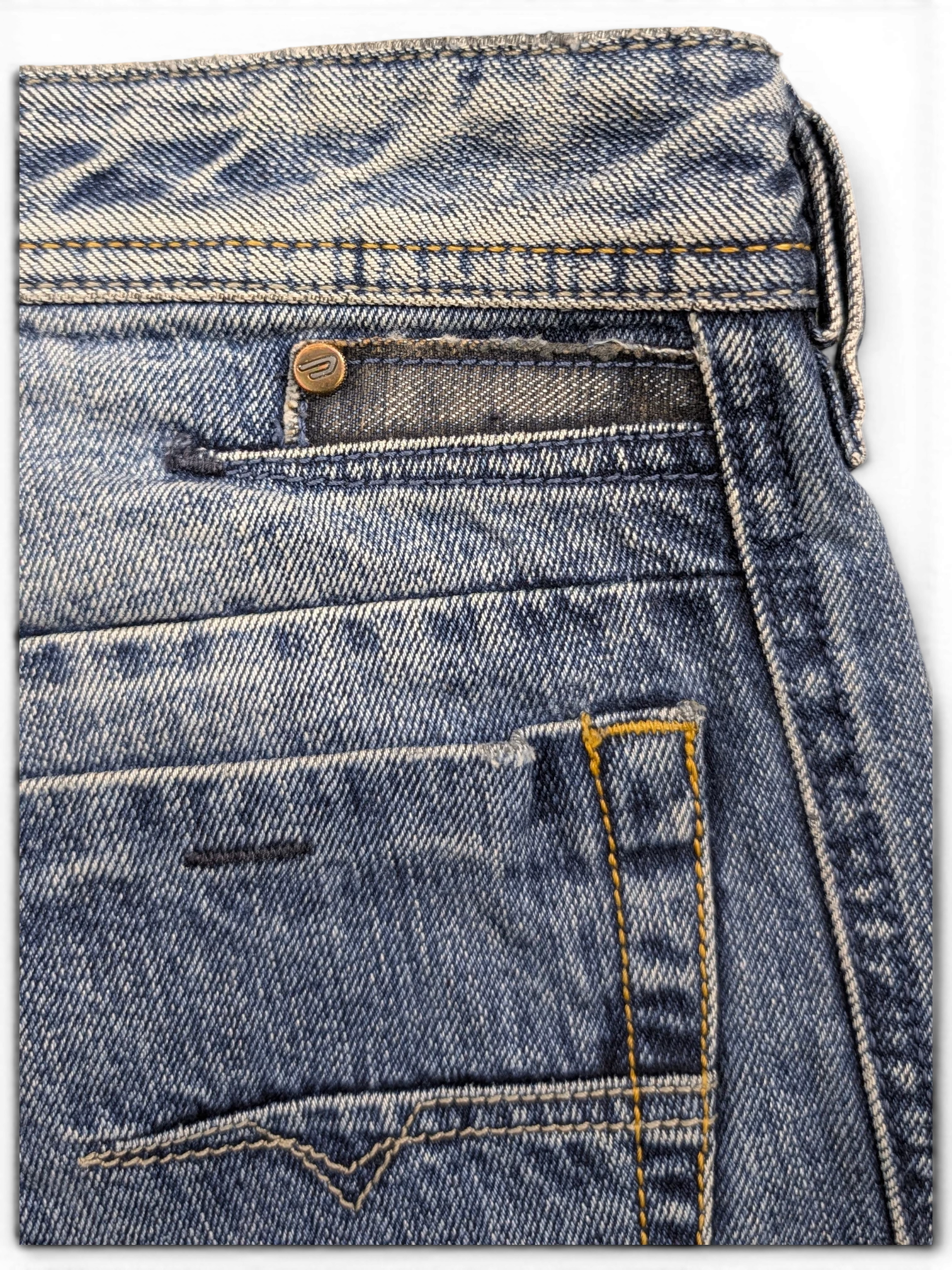 JAKE & IPI Diesel Dughan blue denim jeans W29 L32 with distressed pocket detail and contrast stitching.