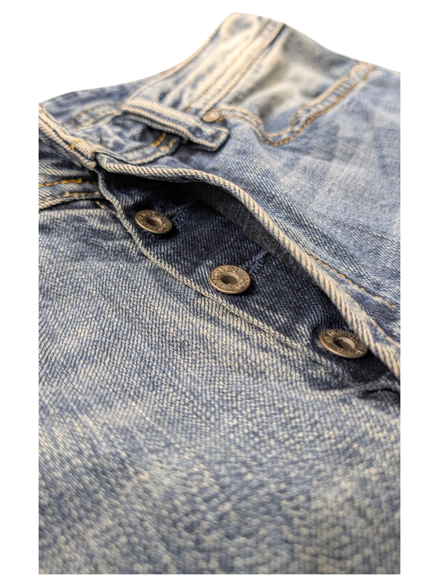 JAKE & IPI Diesel Dughan W29 L32 light wash denim jeans with button fly closure.