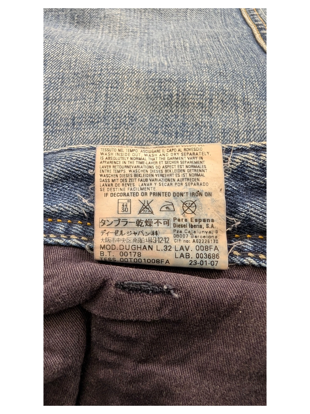 JAKE & IPI Diesel Dughan W29 L32 light wash denim jeans with care label details.