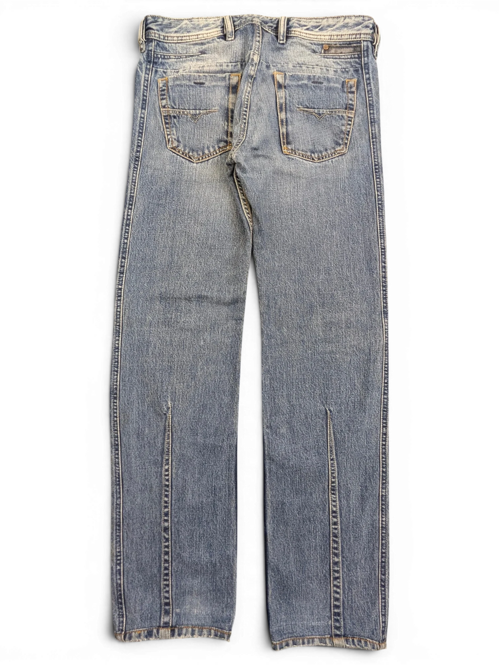 JAKE & IPI Diesel Dughan W29 L32 blue denim jeans with split hems and classic pocket details.