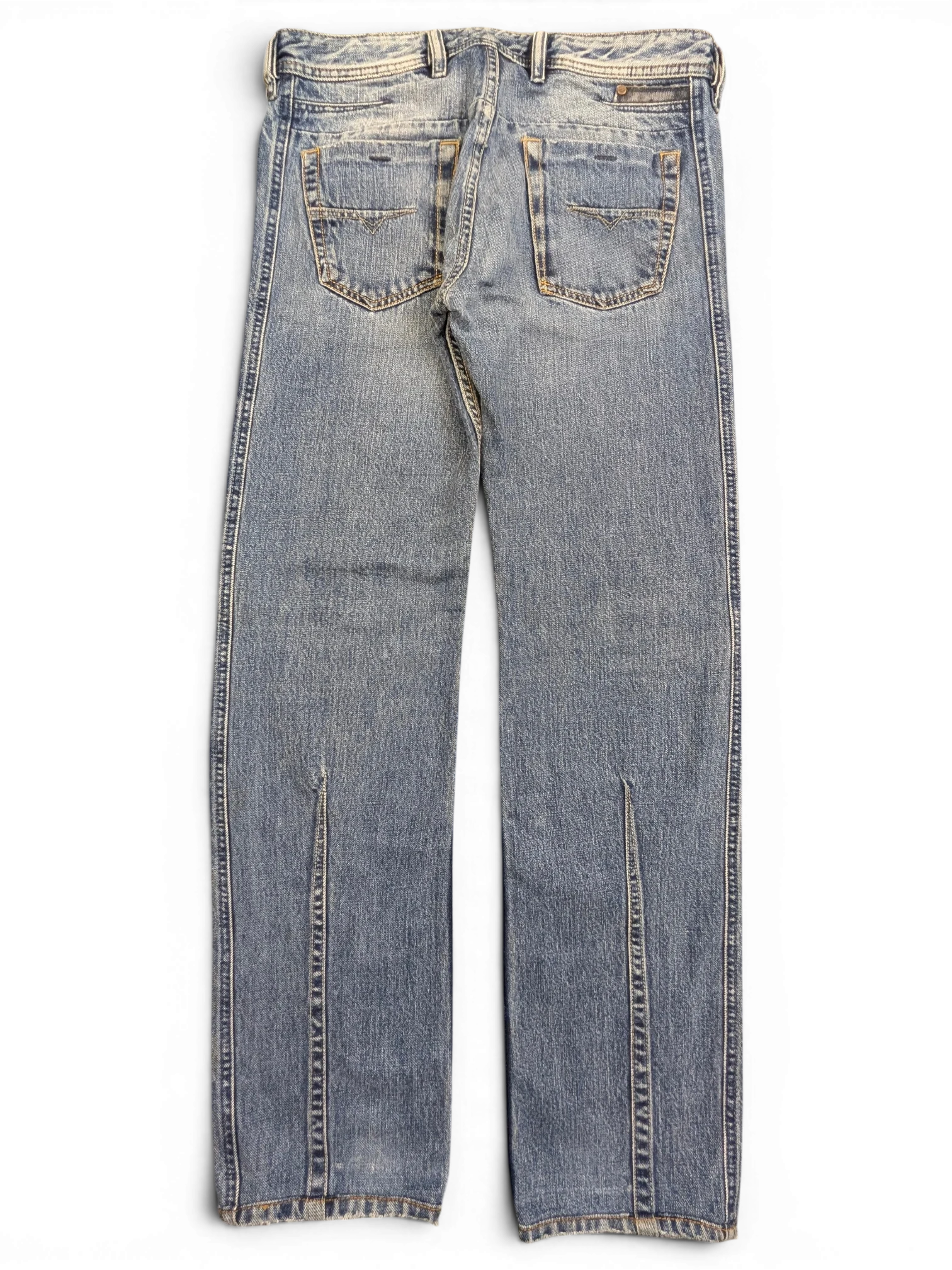 JAKE & IPI Diesel Dughan W29 L32 blue denim jeans with split hems and classic pocket details.