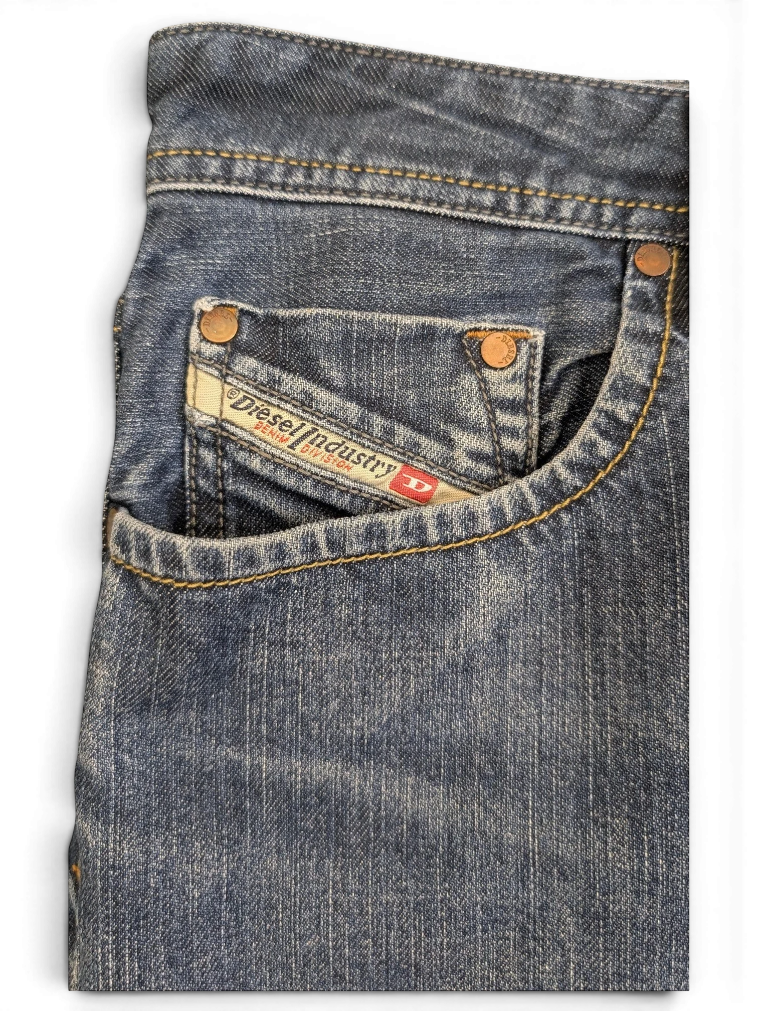 JAKE & IPI Diesel Larkee W34 L30 blue denim jeans with copper rivets and signature Diesel Industry tag.