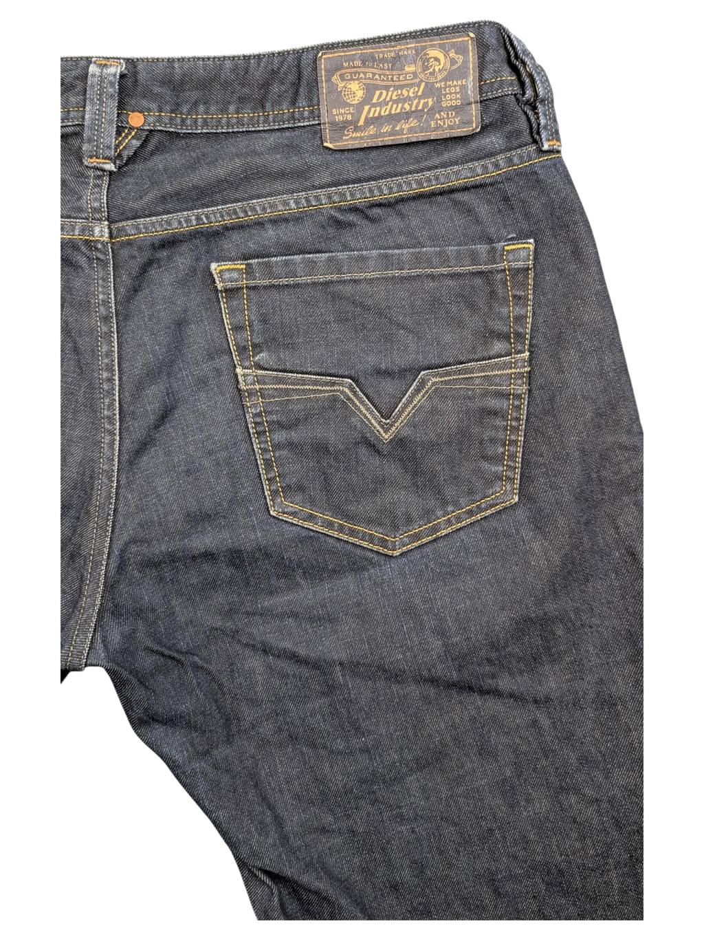 JAKE & IPI Diesel Larkee dark wash denim jeans with V-stitch back pocket detail. Size W36 L34.