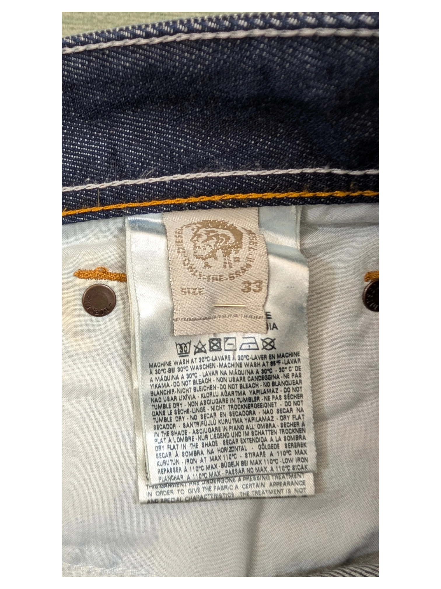 JAKE & IPI Diesel Larkee jeans size 33, dark wash denim with white stitching and branded button.