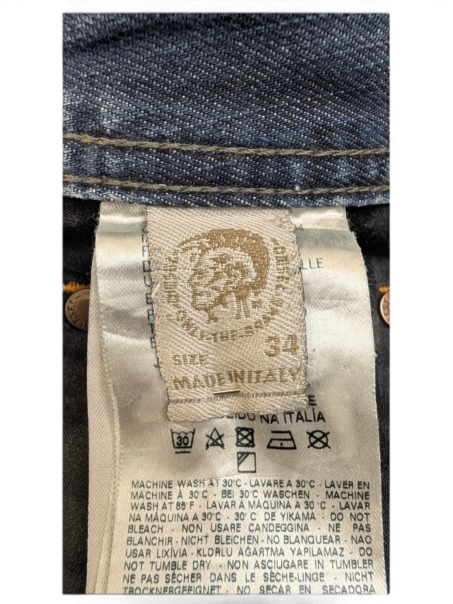 JAKE & IPI Diesel Larkee jeans, size 34, made in Italy. Blue denim with care instructions.