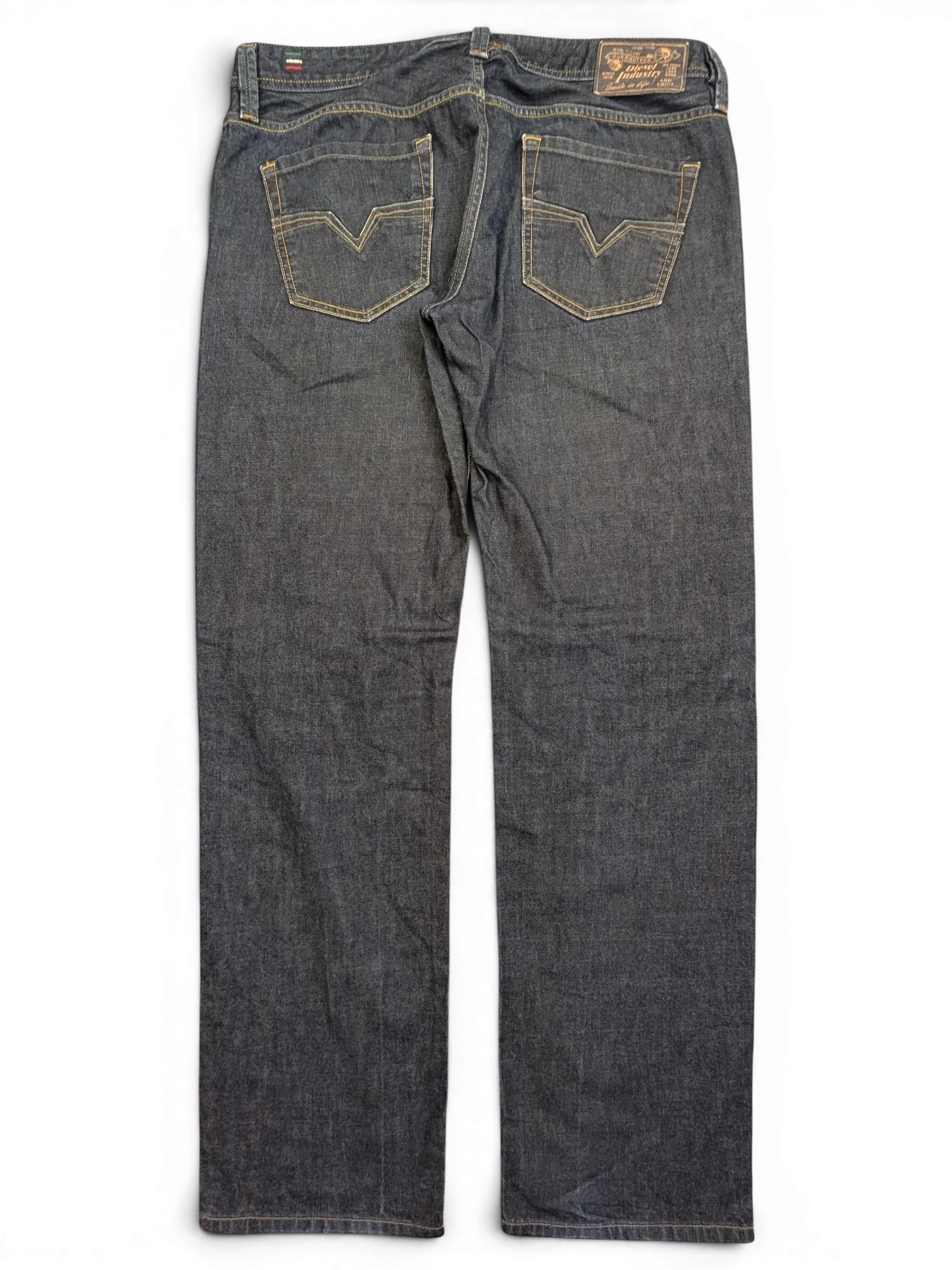 JAKE & IPI Diesel Larkee dark wash denim jeans with V stitching on back pockets. Size W36 L34.