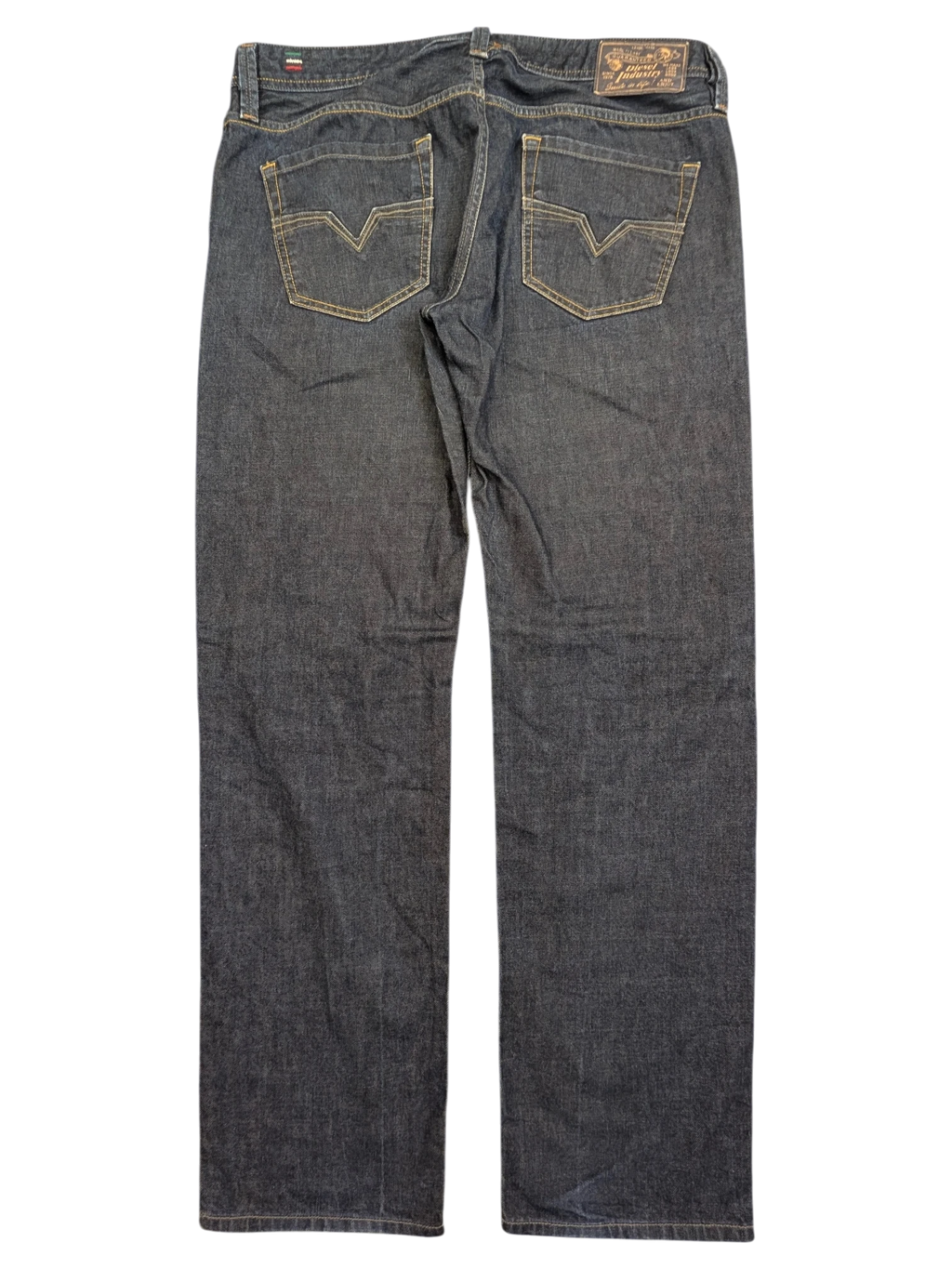 JAKE & IPI Diesel Larkee dark wash denim jeans with V stitching on back pockets. Size W36 L34.