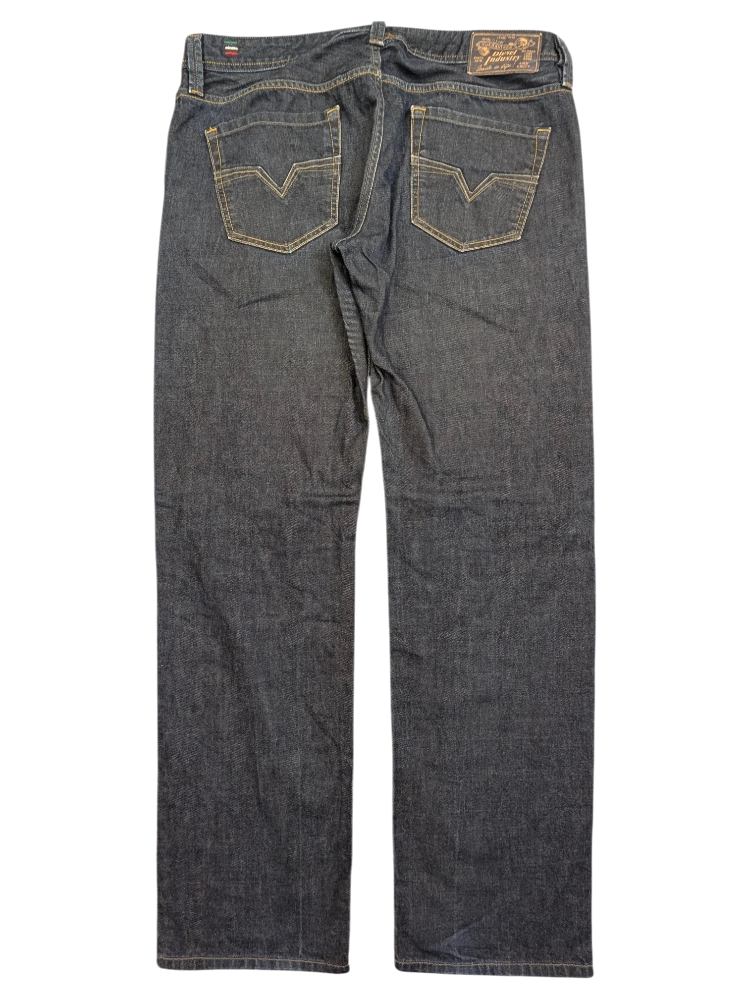 JAKE & IPI Diesel Larkee dark wash denim jeans with V stitching on back pockets. Size W36 L34.