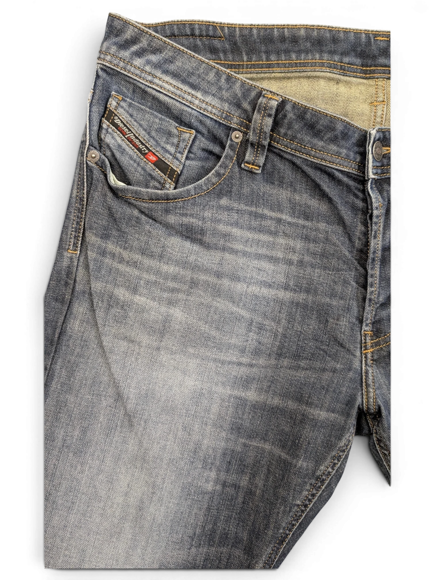 JAKE & IPI Diesel Larkee W38 L32 blue denim jeans with distressed detailing and red logo tag.