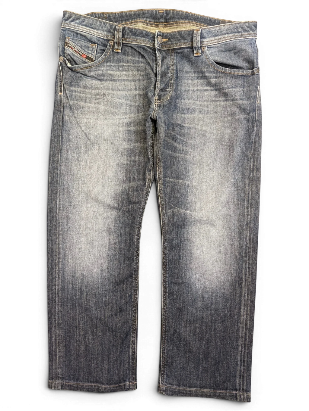 JAKE & IPI Diesel Larkee W38 L32 blue denim jeans with faded wash and distressed details.