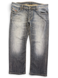 JAKE & IPI Diesel Larkee W38 L32 blue denim jeans with faded wash and distressed details.