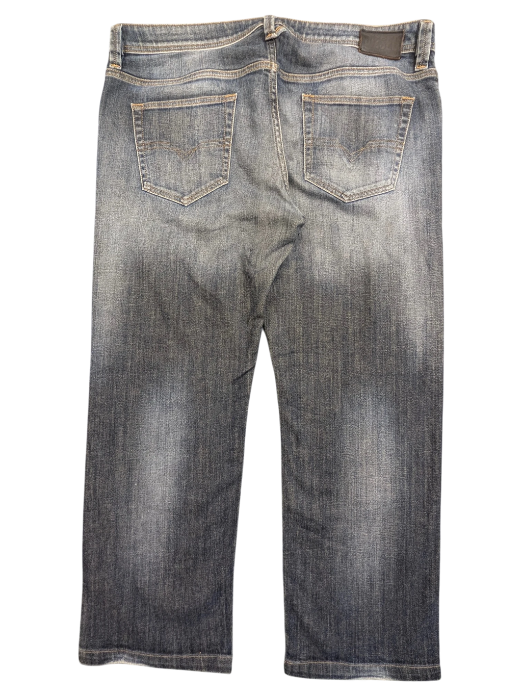 JAKE & IPI Diesel Larkee W38 L32 blue wash denim jeans with classic five-pocket styling and leather logo patch.