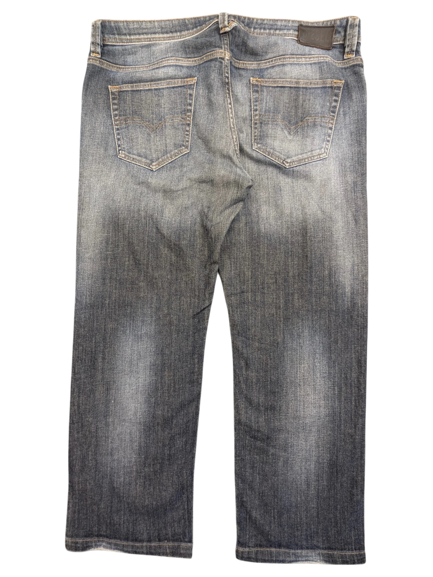 JAKE & IPI Diesel Larkee W38 L32 blue wash denim jeans with classic five-pocket styling and leather logo patch.