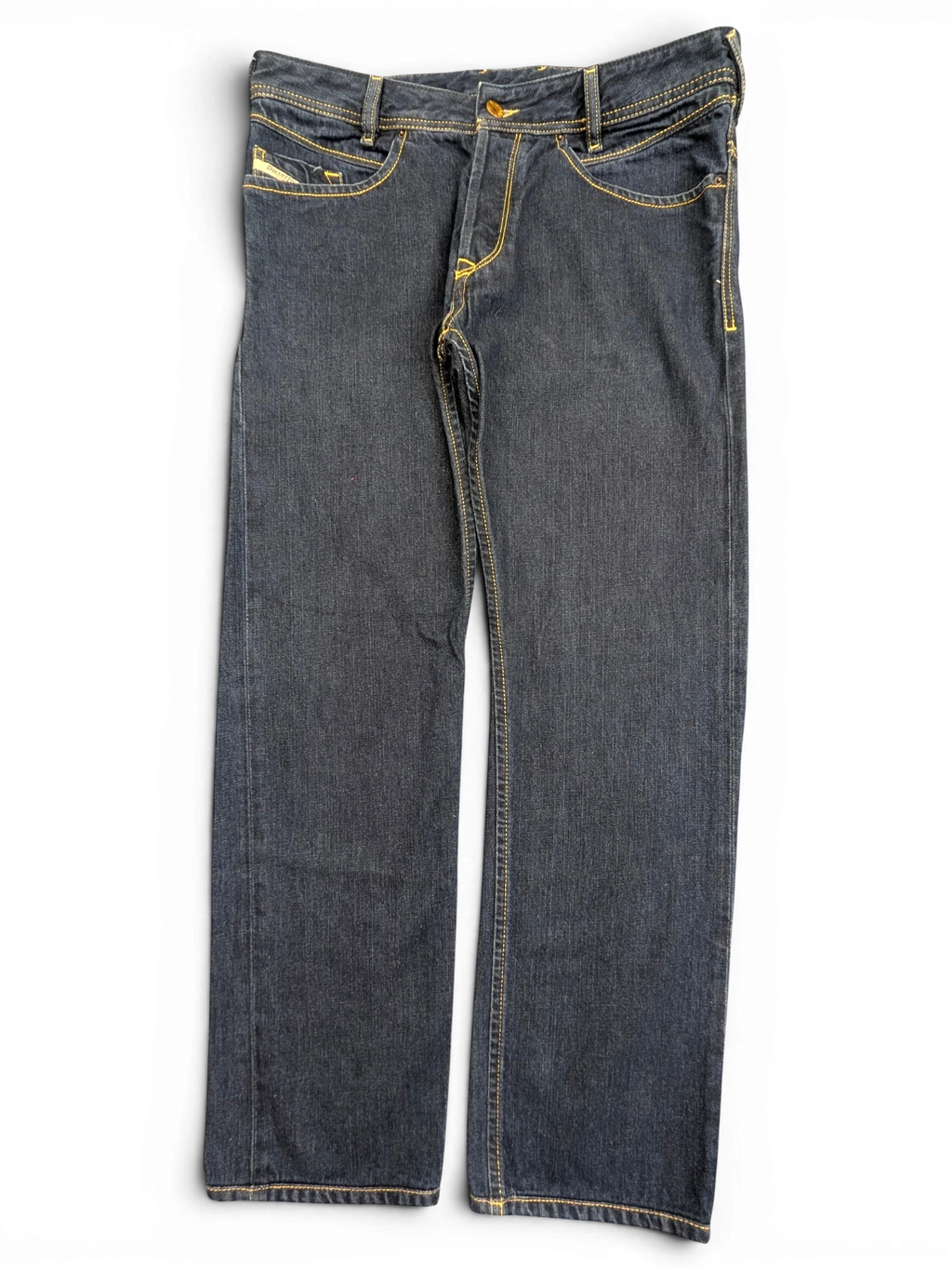 JAKE & IPI Diesel Poiak dark wash denim jeans, size W31 L34, with yellow stitching and classic five-pocket styling.