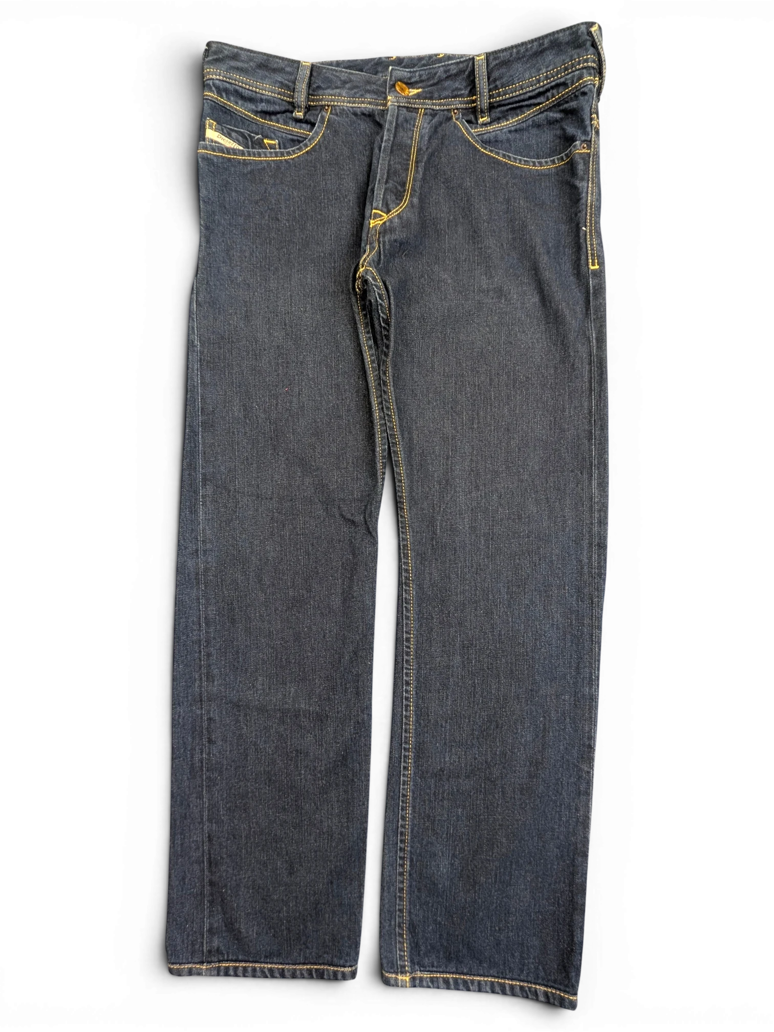 JAKE & IPI Diesel Poiak dark wash denim jeans, size W31 L34, with yellow stitching and classic five-pocket styling.