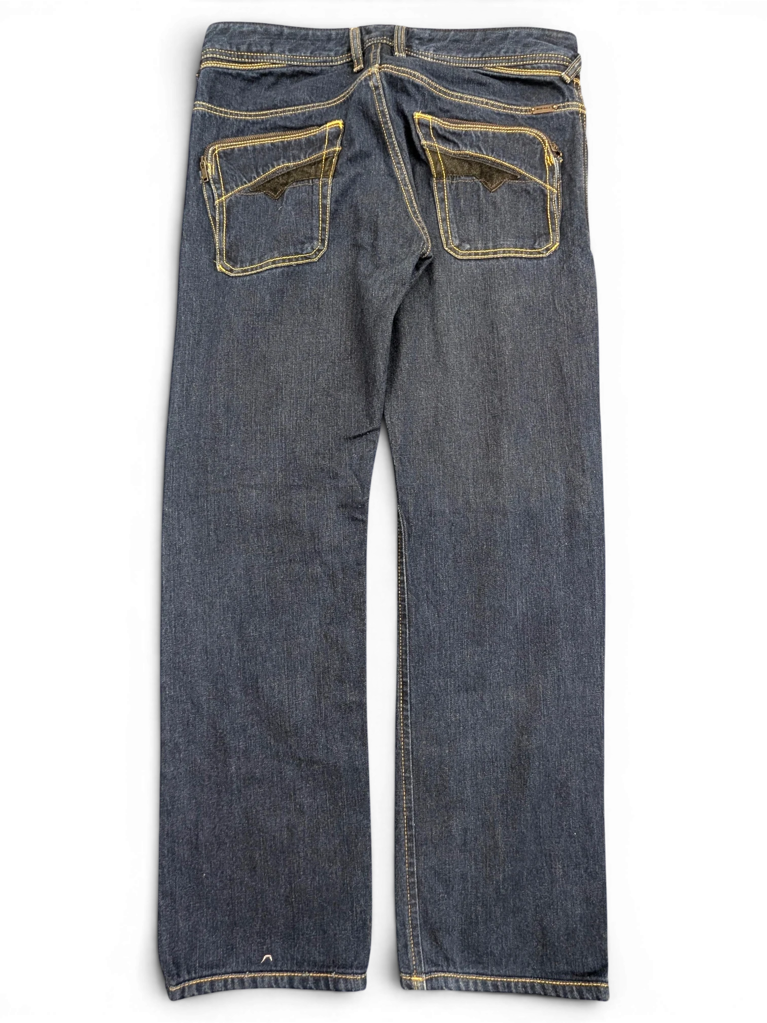 JAKE & IPI dark wash denim jeans with yellow stitching and black accent on back pockets. Size W31 L34.