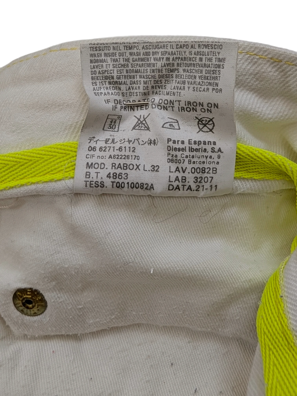 JAKE & IPI white Diesel Rabox W34 L32 jeans with neon yellow stitching detail.