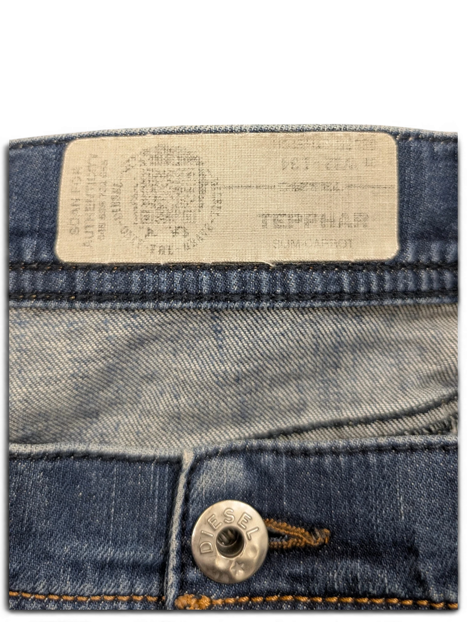 JAKE & IPI Diesel Tepphar jeans, blue denim, size W32 L34, with branded button and authenticity scan label.