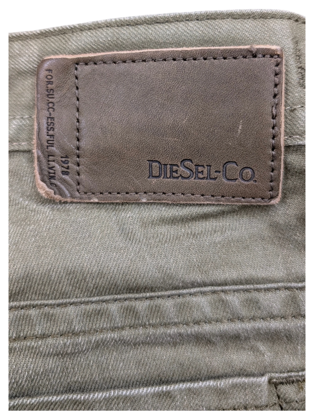 JAKE & IPI Diesel Thavar W34 L32 olive green denim jeans with leather logo patch