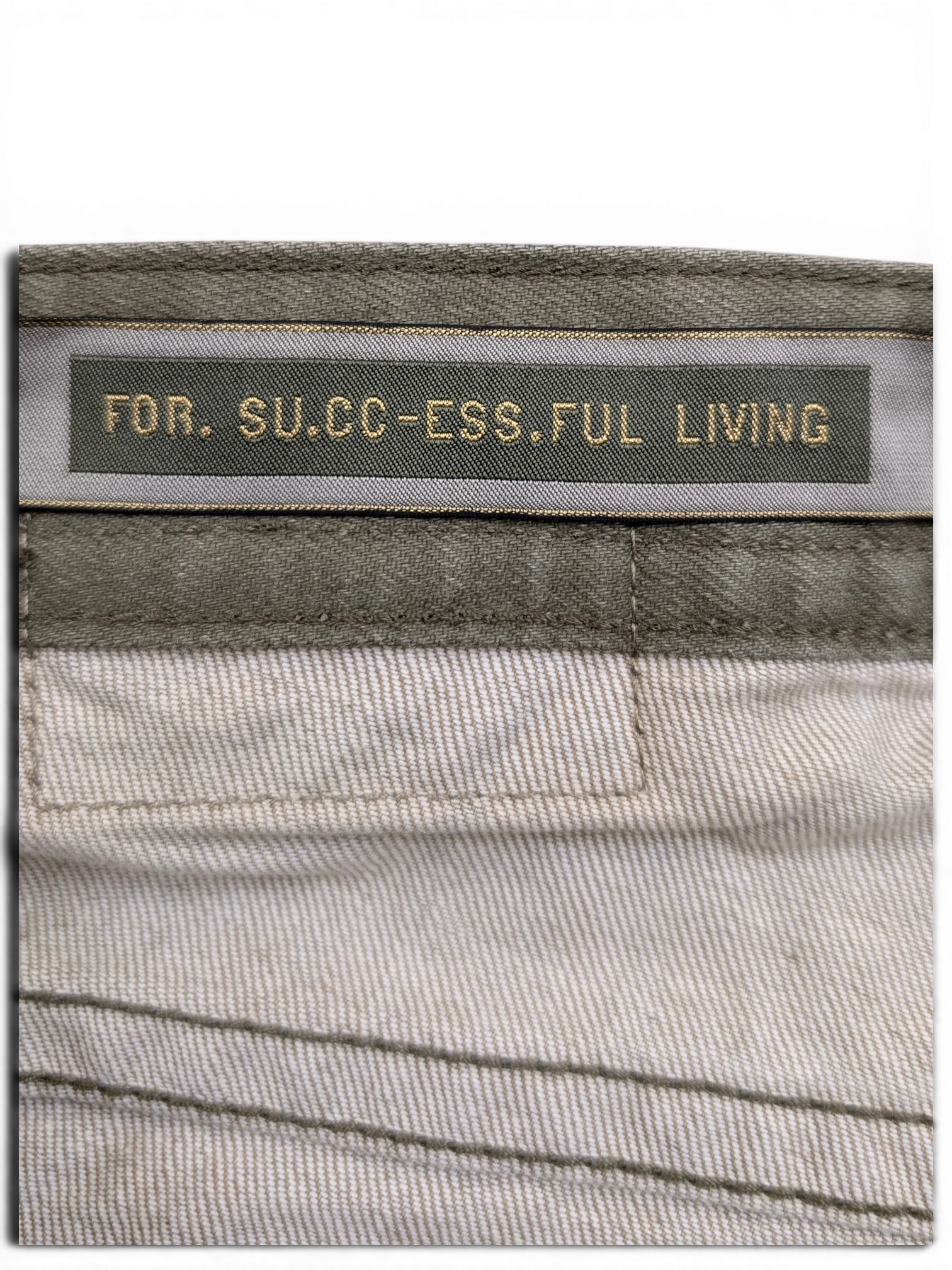 JAKE & IPI Diesel Thavar W34 L32 jeans with "FOR. SU.CC-ESS.FUL LIVING" label