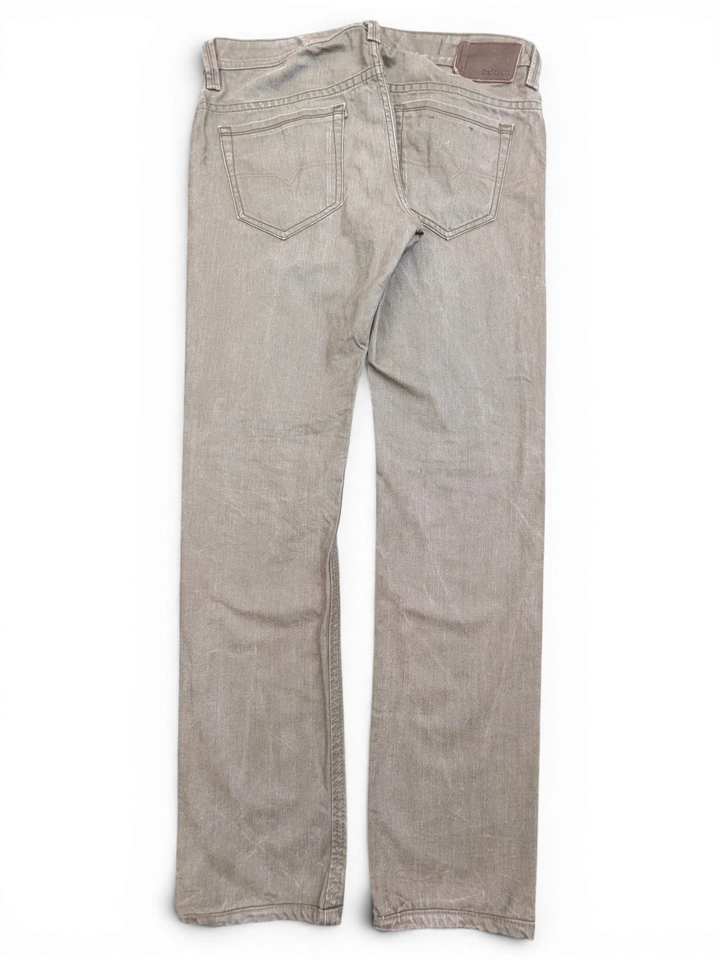 JAKE & IPI Diesel Thavar W34 L32 light brown denim jeans with classic five-pocket styling and a leather logo patch.
