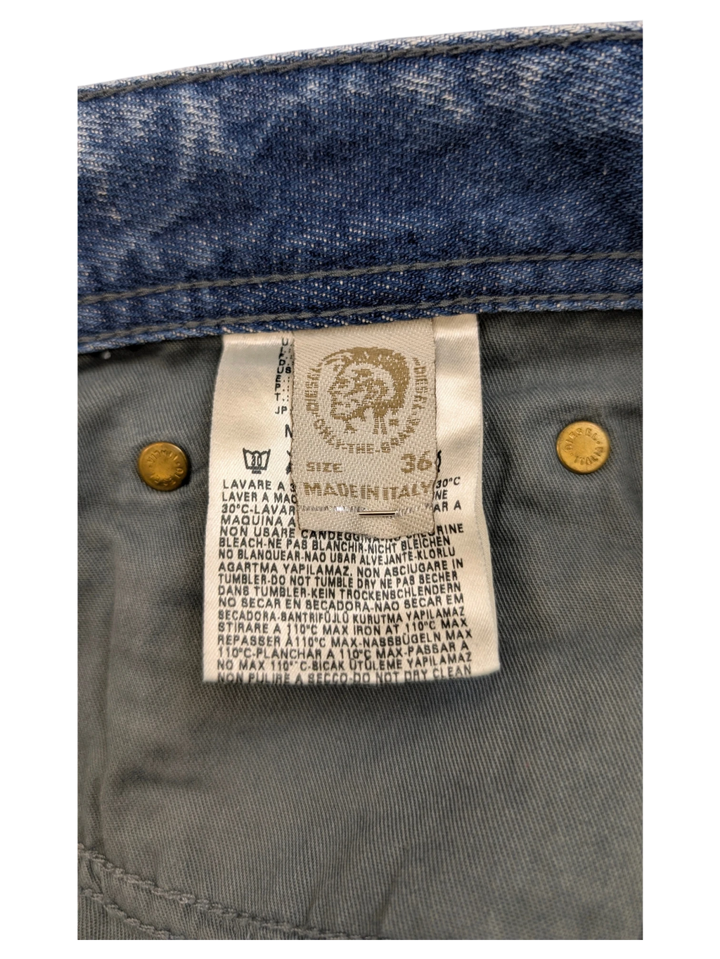JAKE & IPI Diesel Viker jeans, blue denim, size 36, made in Italy. Button detail.