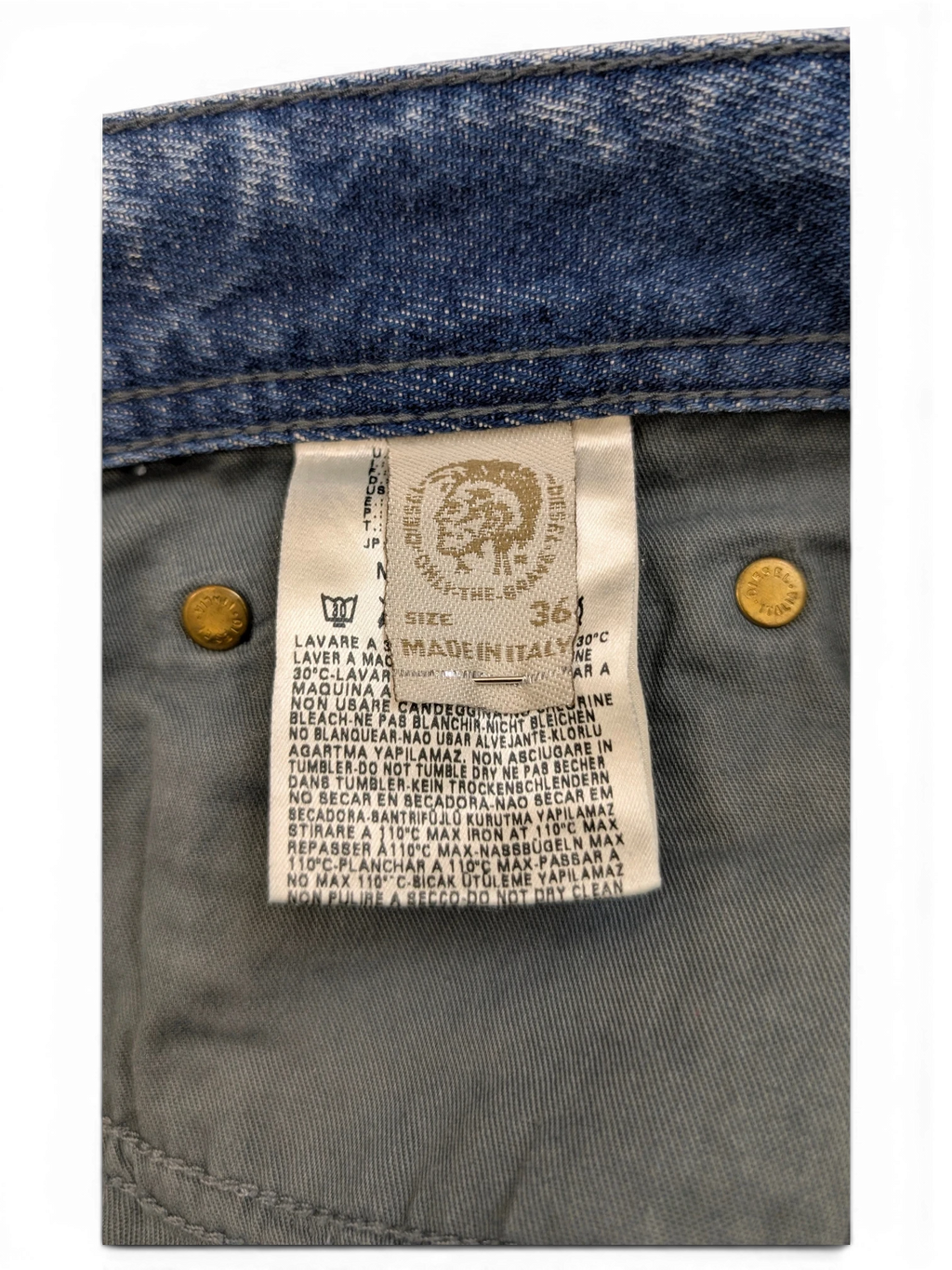 JAKE & IPI Diesel Viker jeans, blue denim, size 36, made in Italy. Button detail.