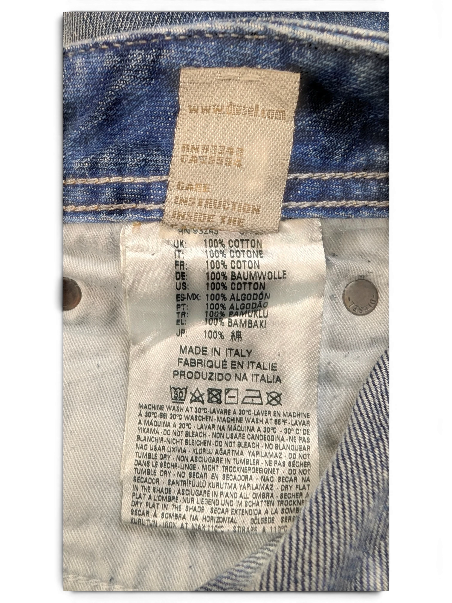 JAKE & IPI Diesel Zatiny bootcut jeans, 100% cotton, made in Italy. Blue denim with care instructions label.